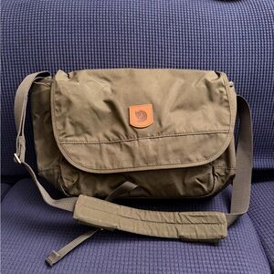 Fjallraven Greenland Shoulder Bag - Deep Forest
